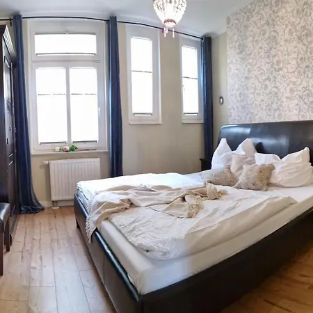 Flora Apartment *